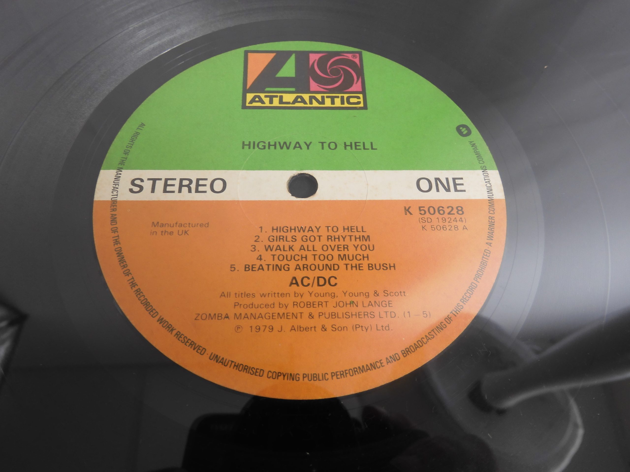 AC/DC Highway To Hell - K50628 1st Pressing - Signed by Bon Scott, Angus Young, Malcolm Young, Phil Rudd, Cliff Williams, with C.O.A. - Image 5